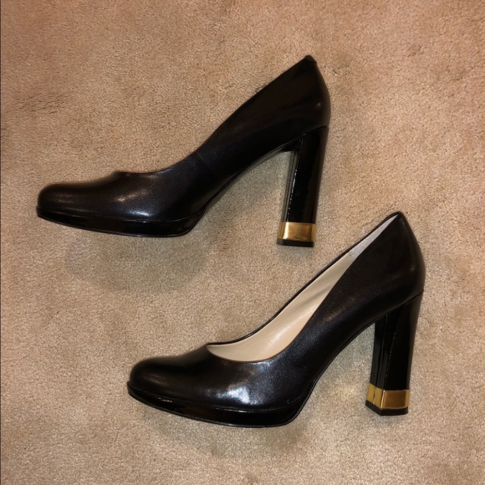 Nine West sz 8 Black Pumps with Gold Detail Heel